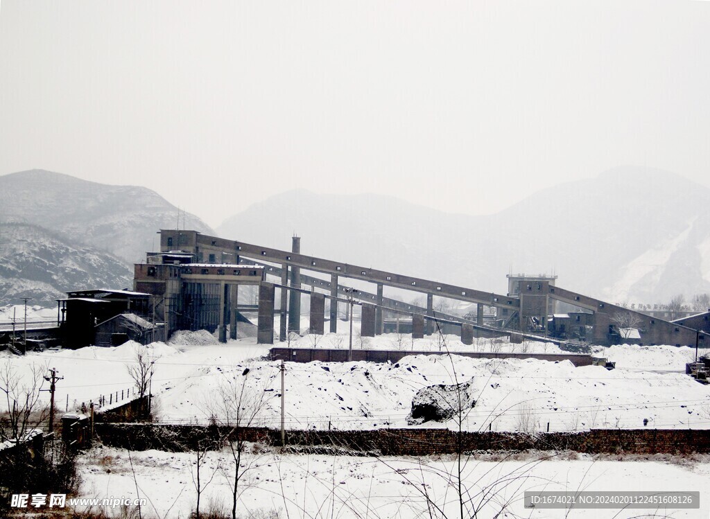 雪中房山矿运销科