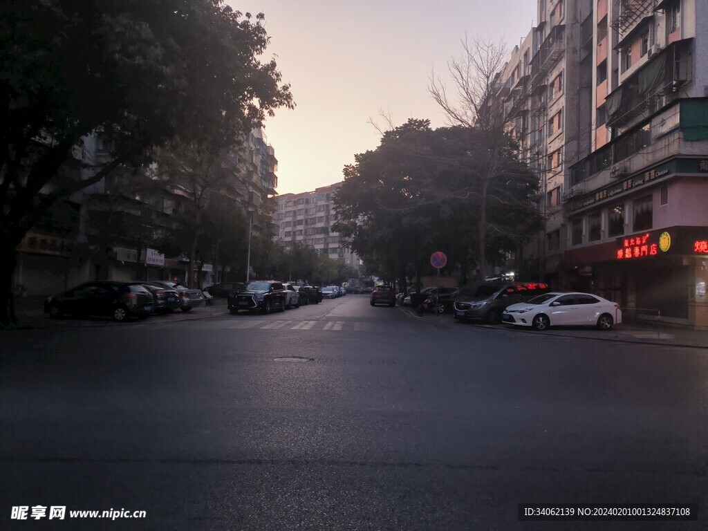 清晨的马路