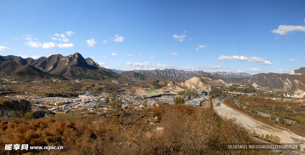 北半壁店村全景