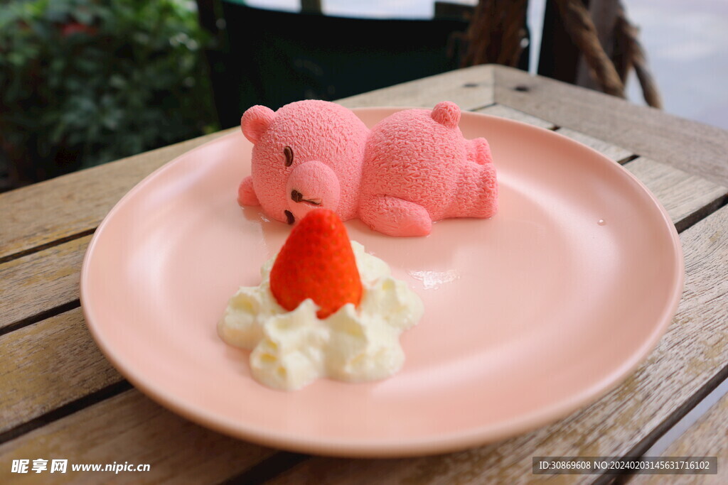 小熊草莓蛋糕