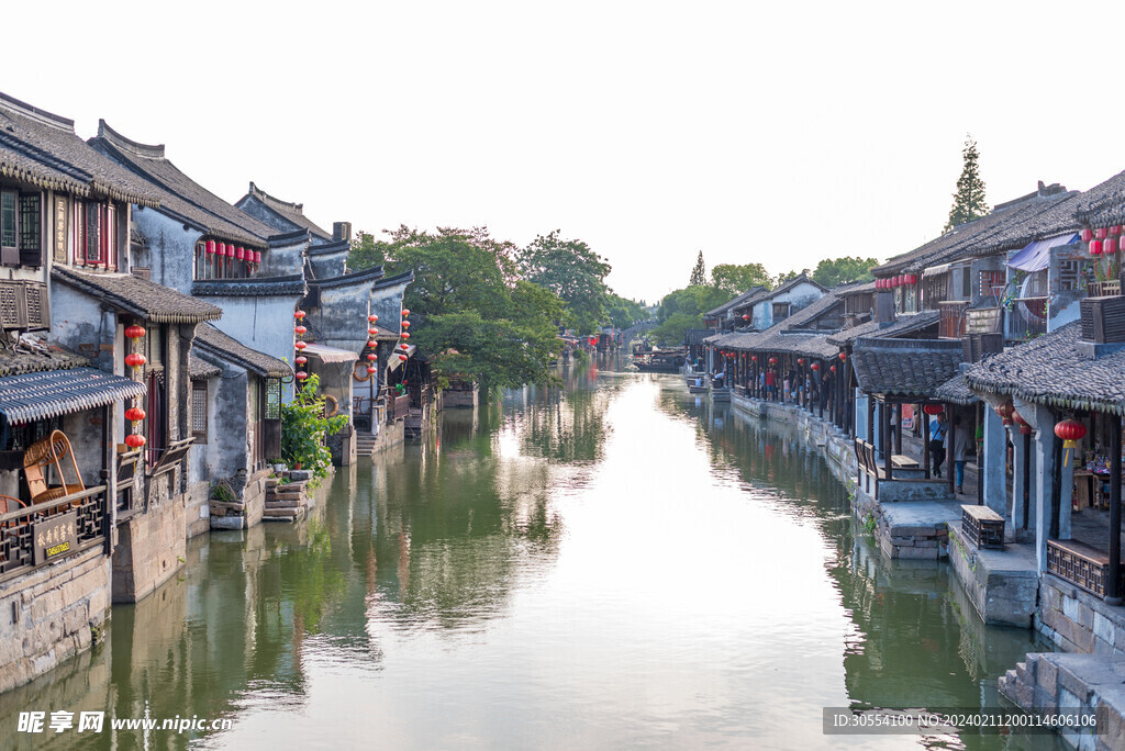 江南水乡乌镇河道图片