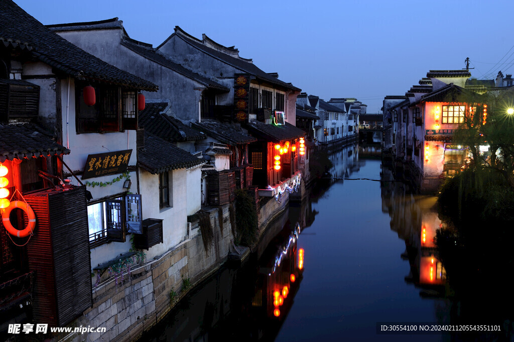 江南水乡夜景图片