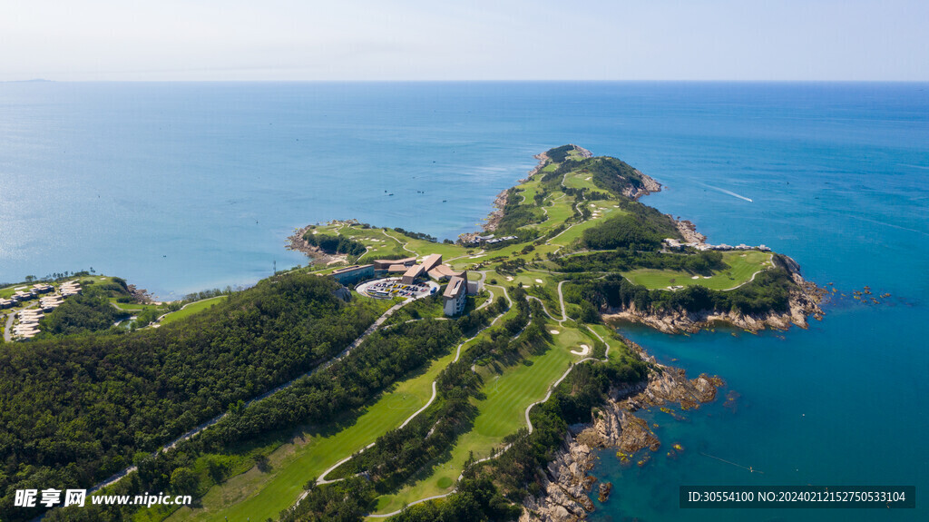 美丽湖泊山峰森林风景图片