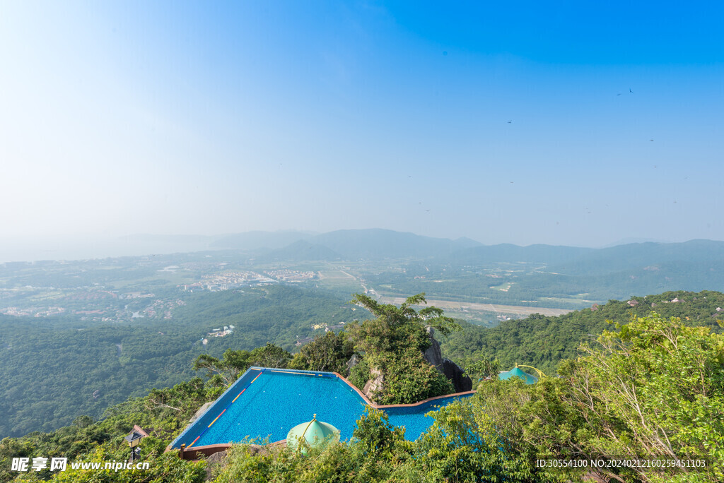 美丽湖泊山峰森林风景图片