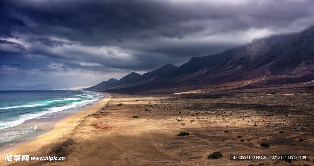 美丽湖泊山峰森林风景图片
