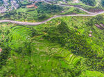 美丽湖泊山峰森林风景图片