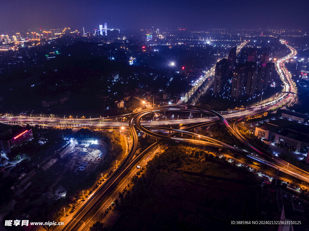 城市建筑夜景图片