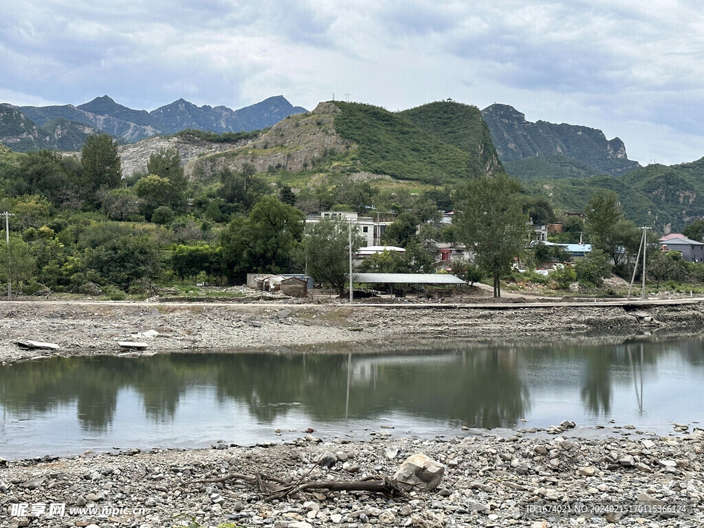 大石河岸天空