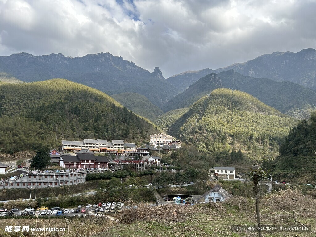 武功山大门远景图