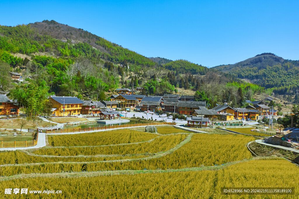 家乡风景民族风花瑶古寨