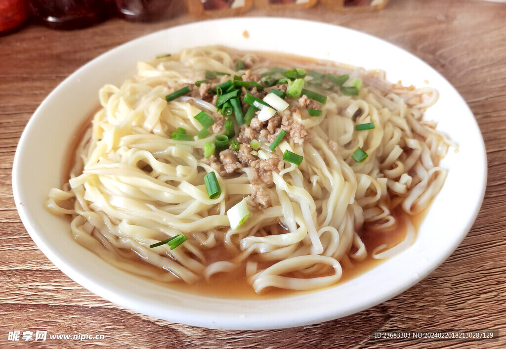 拌面美食图片