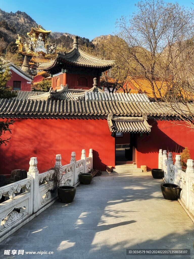 白瀑寺红墙
