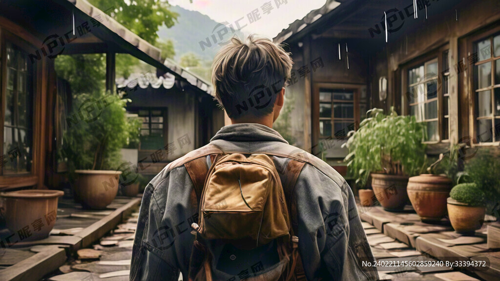 很多年之后我回到老家的院子里