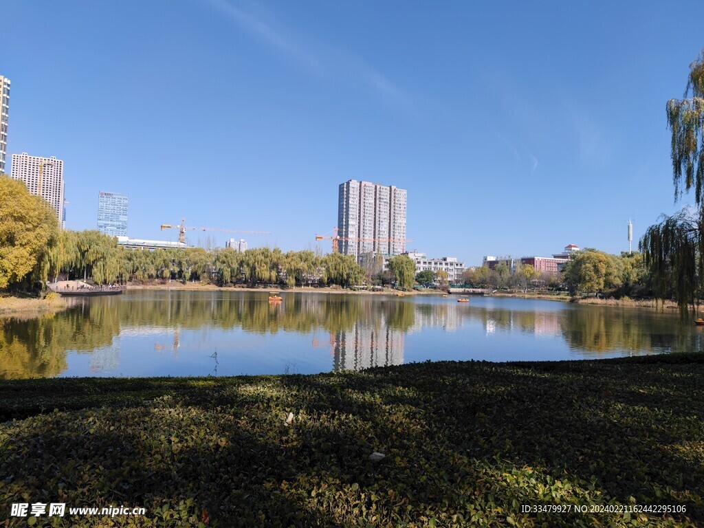 学府公园湖景