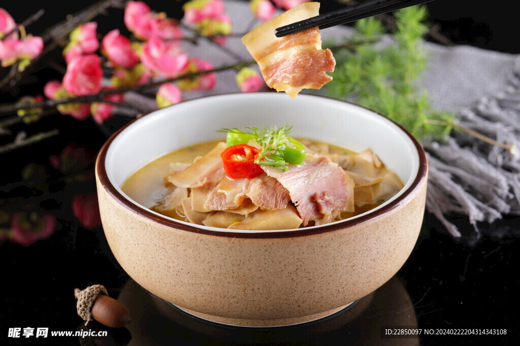 农家咸肉烩豆皮