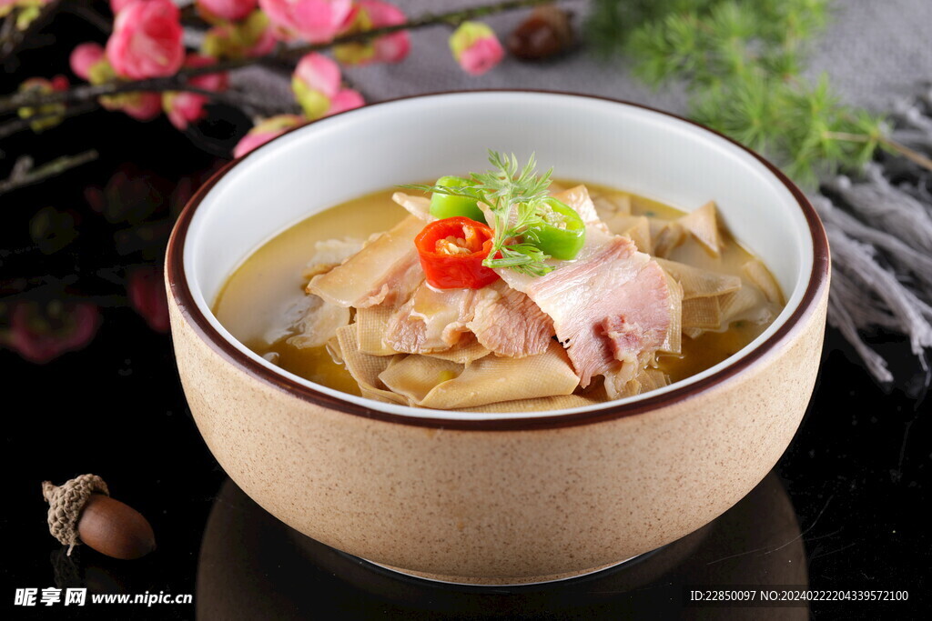 农家咸肉烩豆皮