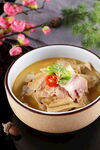 农家咸肉烩豆皮