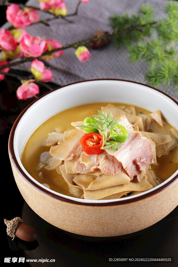 农家咸肉烩豆皮