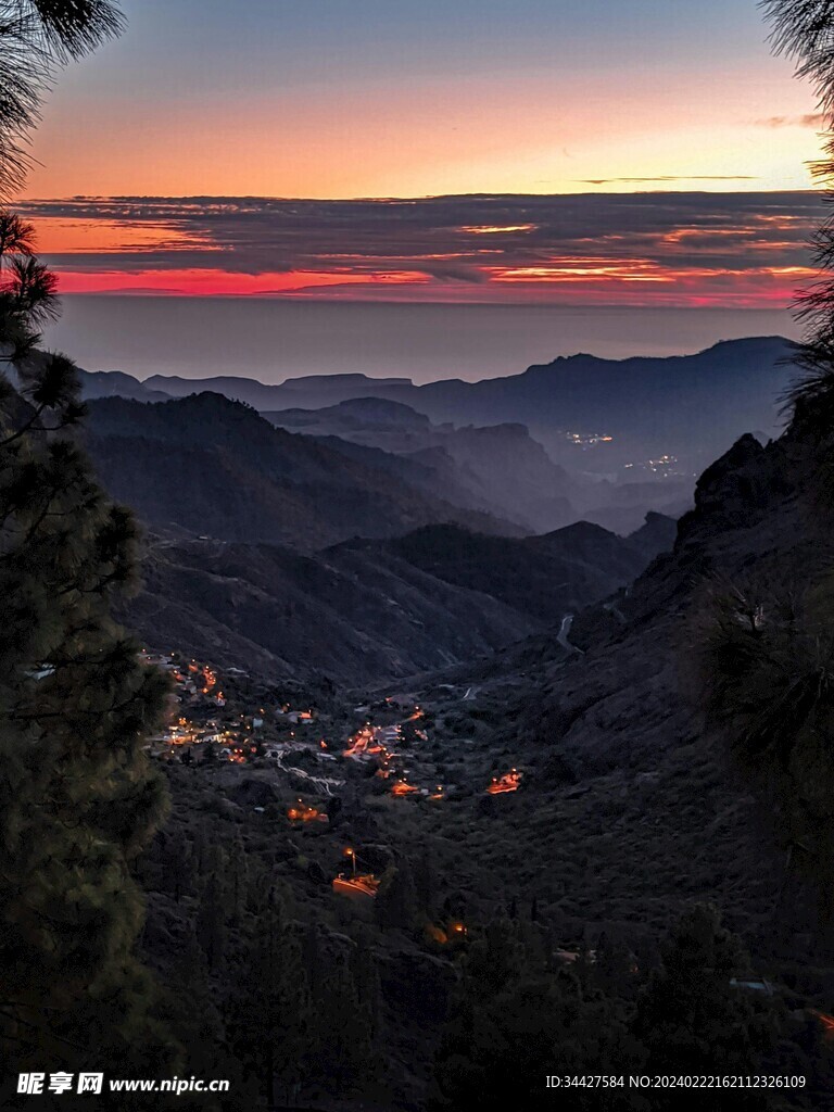 彩霞山脉风景