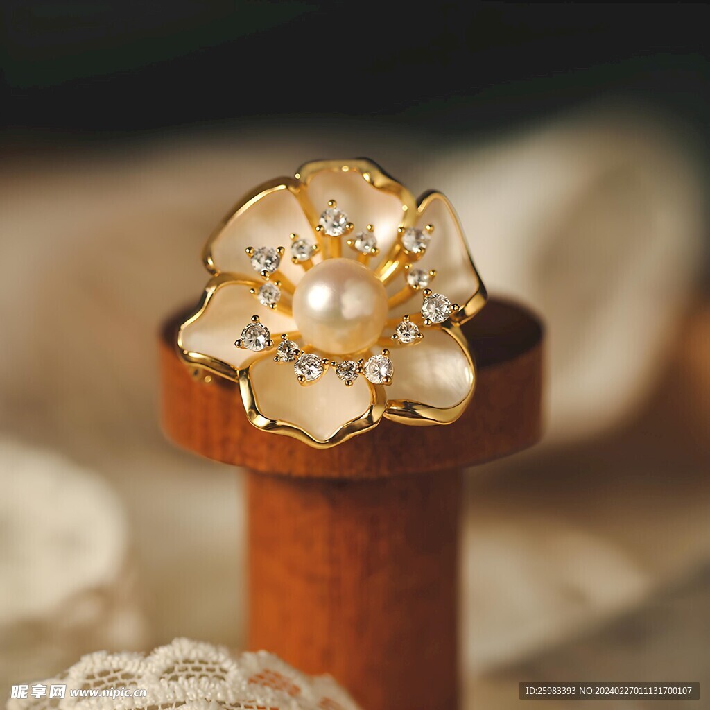 金茶花胸针