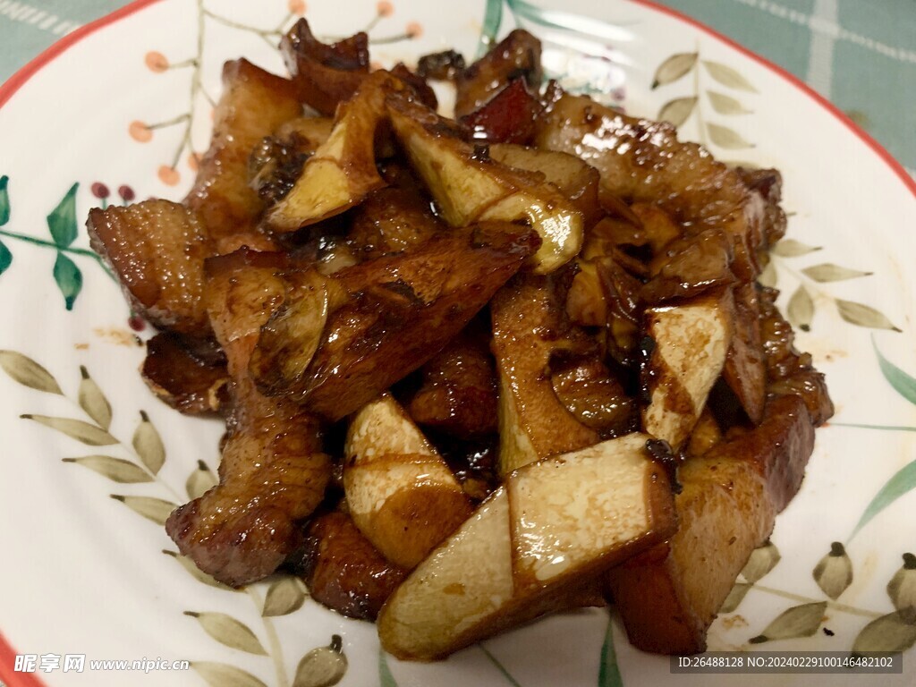 红烧肉焖笋