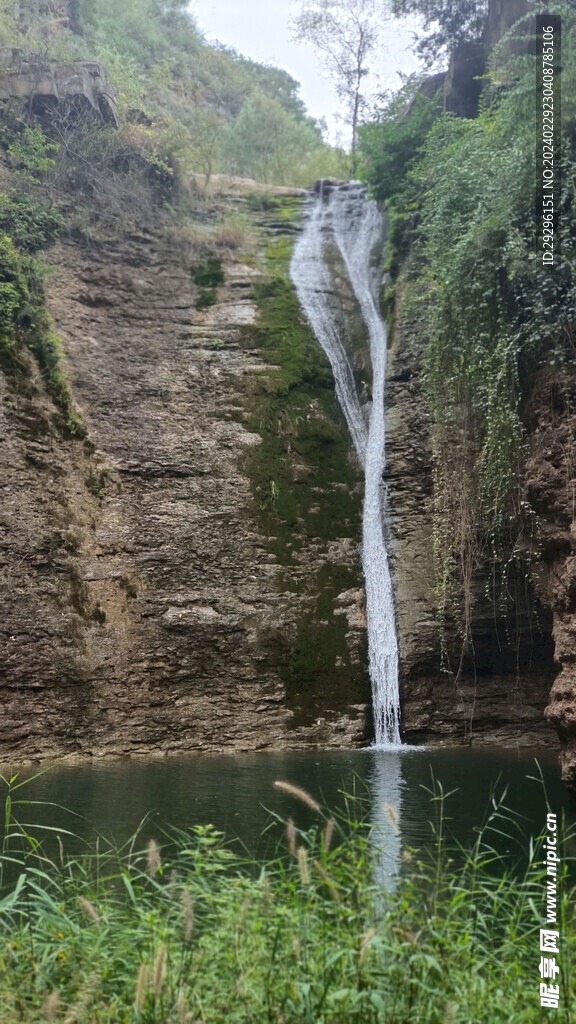 山间溪流