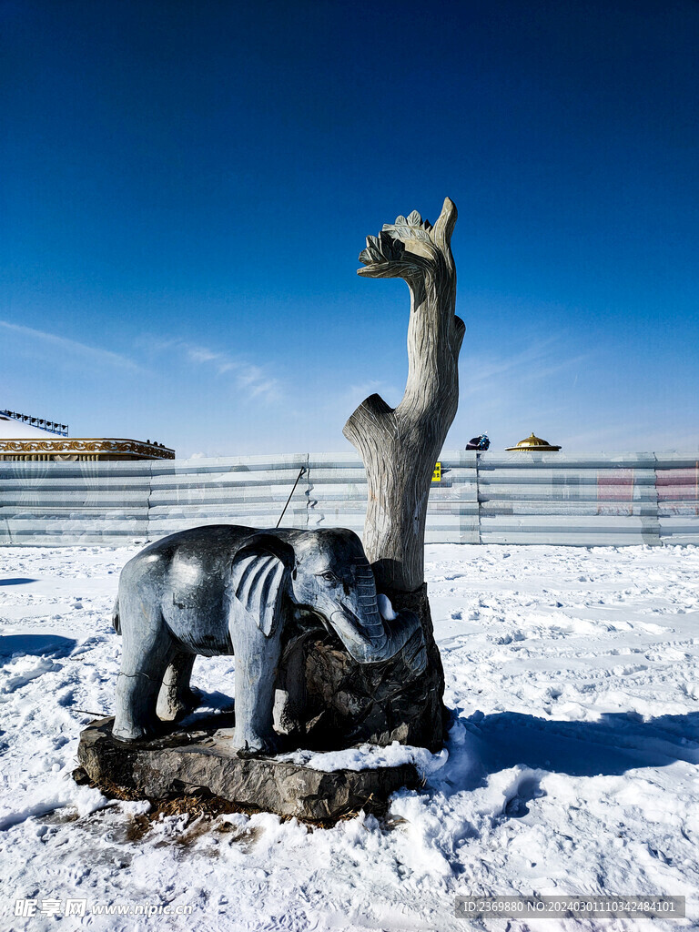 小象雪地雕塑
