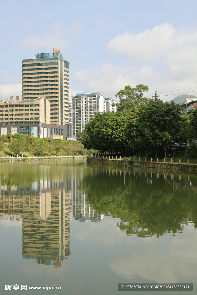 河堤自然风景图片