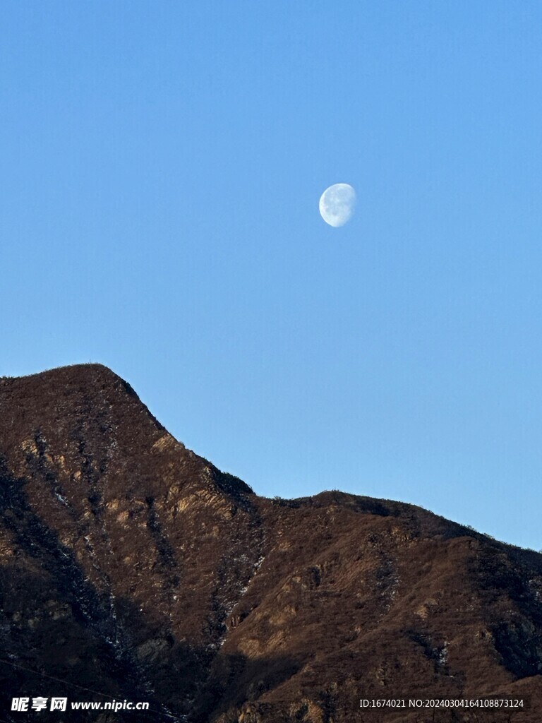 山顶月