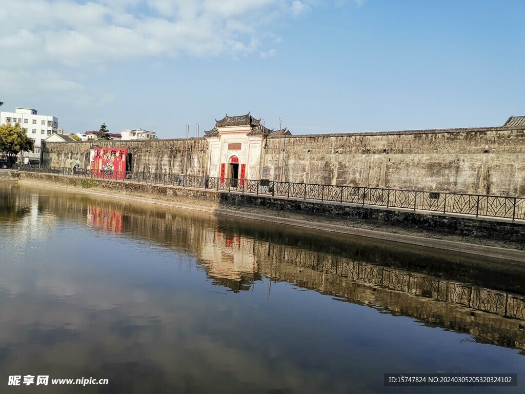 大万世居