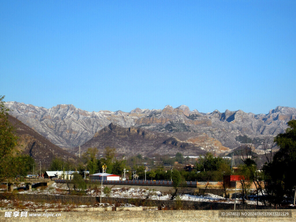 雪中磁家务后山