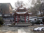 雪中亭子