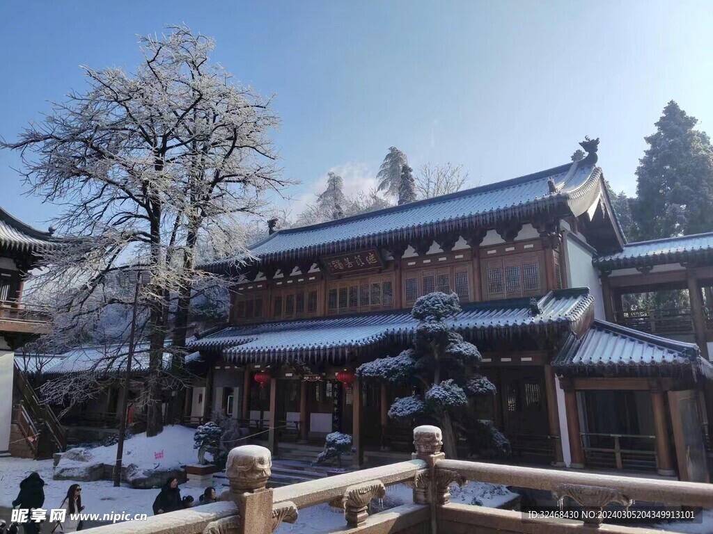 下雪的寺庙