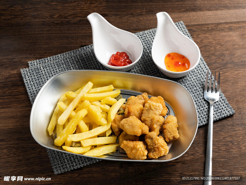 小吃双拼盘炸鸡米花肉块粒拼薯条