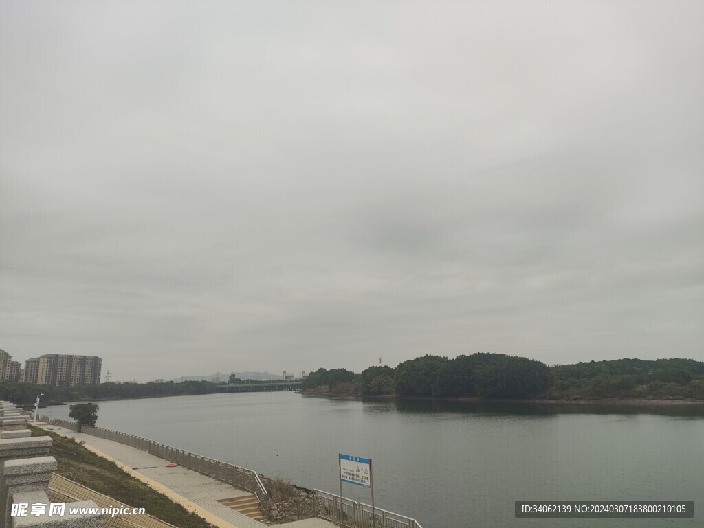 河边风景