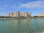 湖边