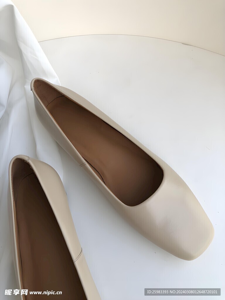 女式皮鞋