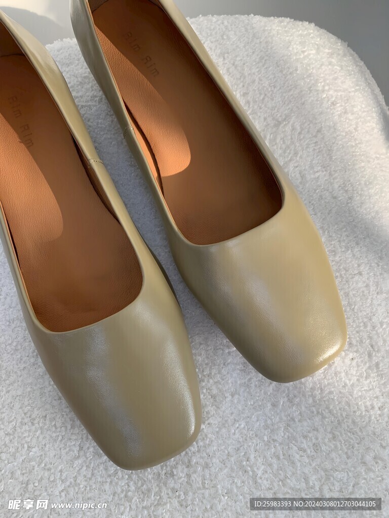 女式皮鞋