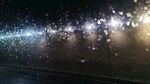 下雨天车窗外  