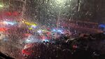 下雨天车窗外