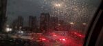 下雨天车窗外 