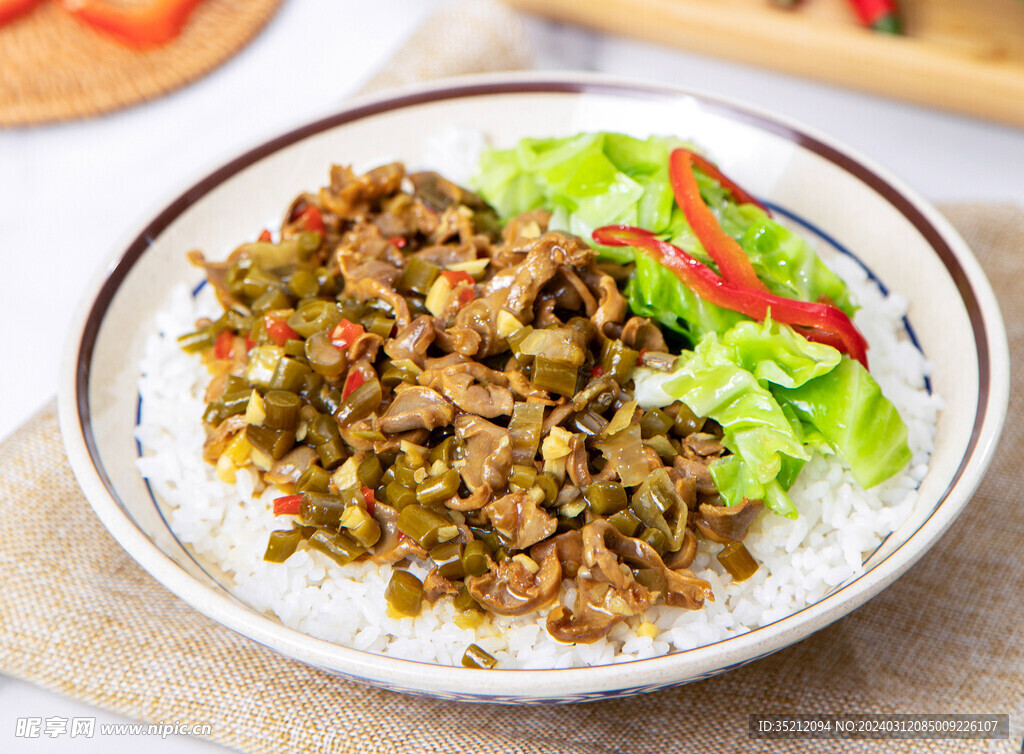 酸辣鸡杂饭