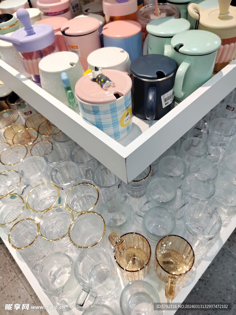 玻璃杯