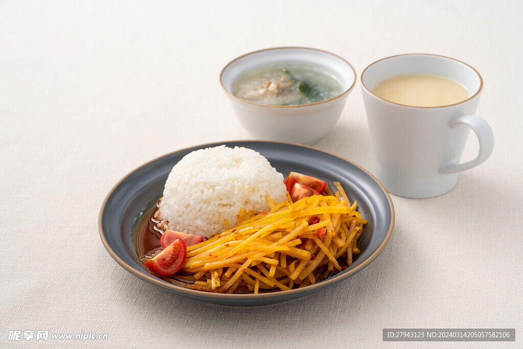 酸辣土豆丝盖饭 