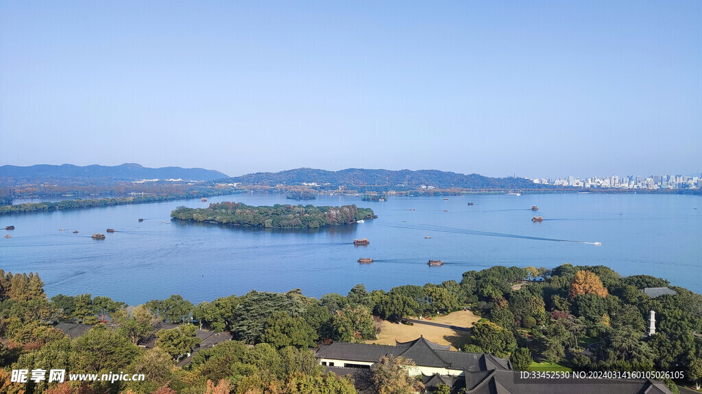  杭州西湖景区雷峰塔俯瞰西湖