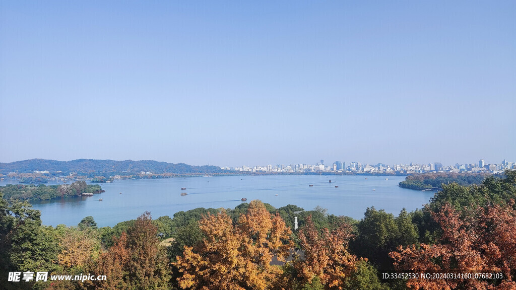 杭州西湖景区雷峰塔俯瞰西湖