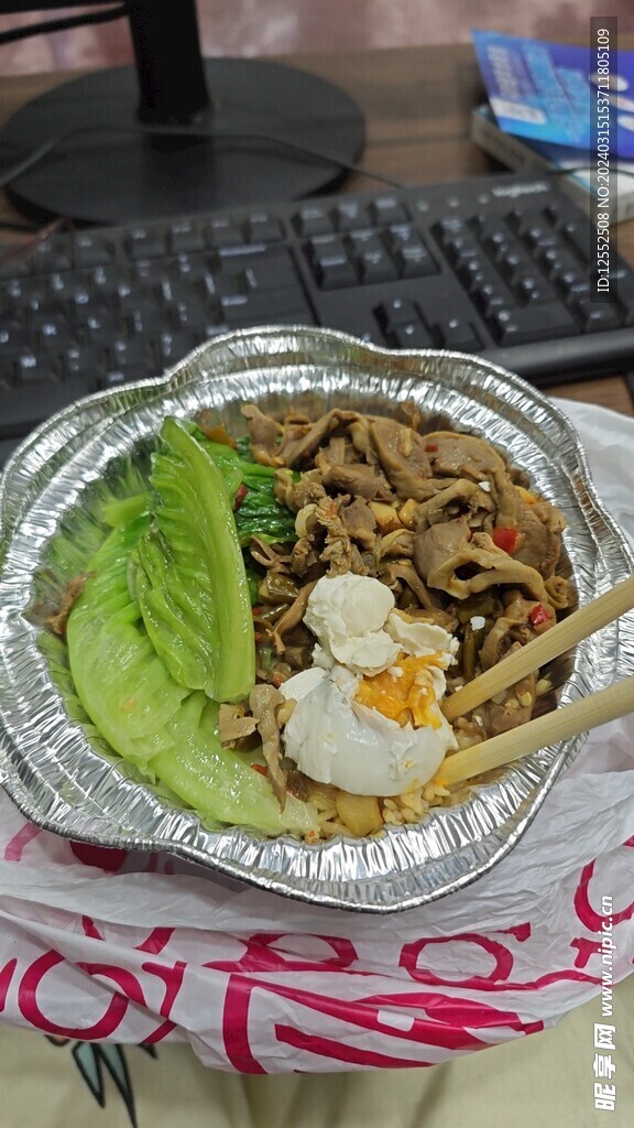 酸辣鸡杂煲仔饭