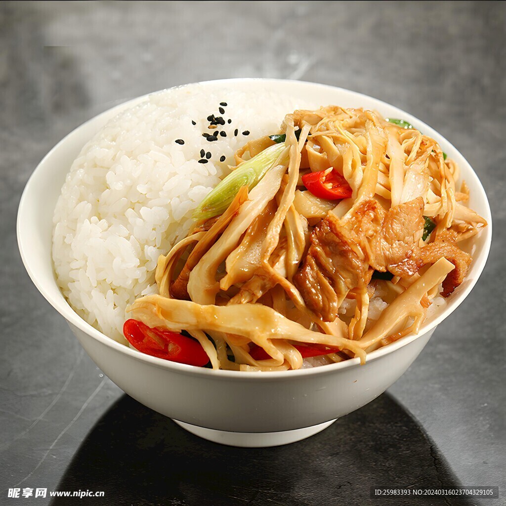 竹笋炒肉盖浇饭