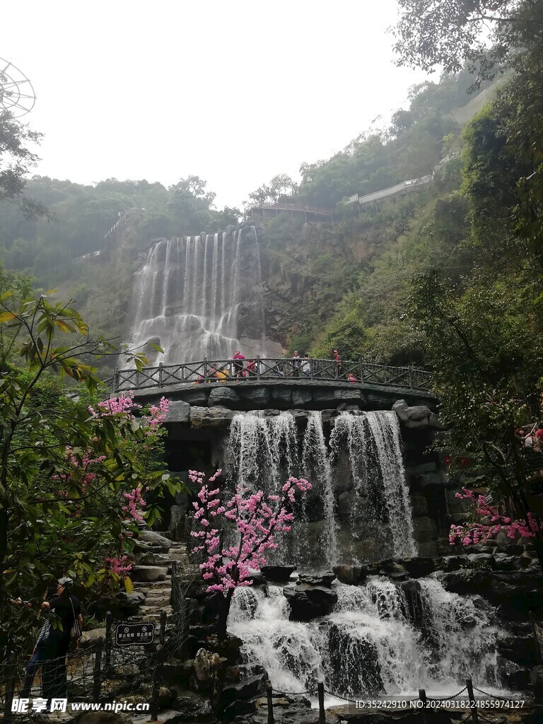 高山瀑布