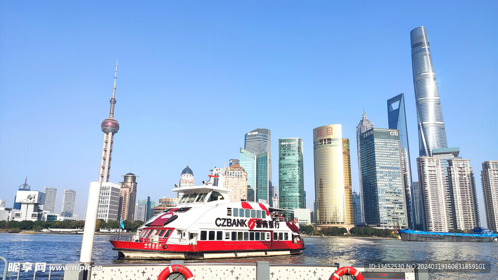 上海外滩游船观景